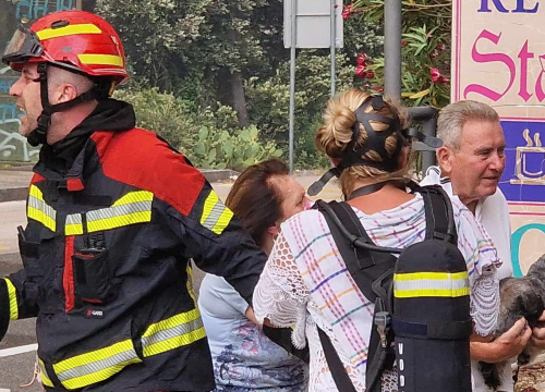 Fotografija 19 - Objekti nisu ugroženi, vatrogasci ostaju na terenu cijelu noć