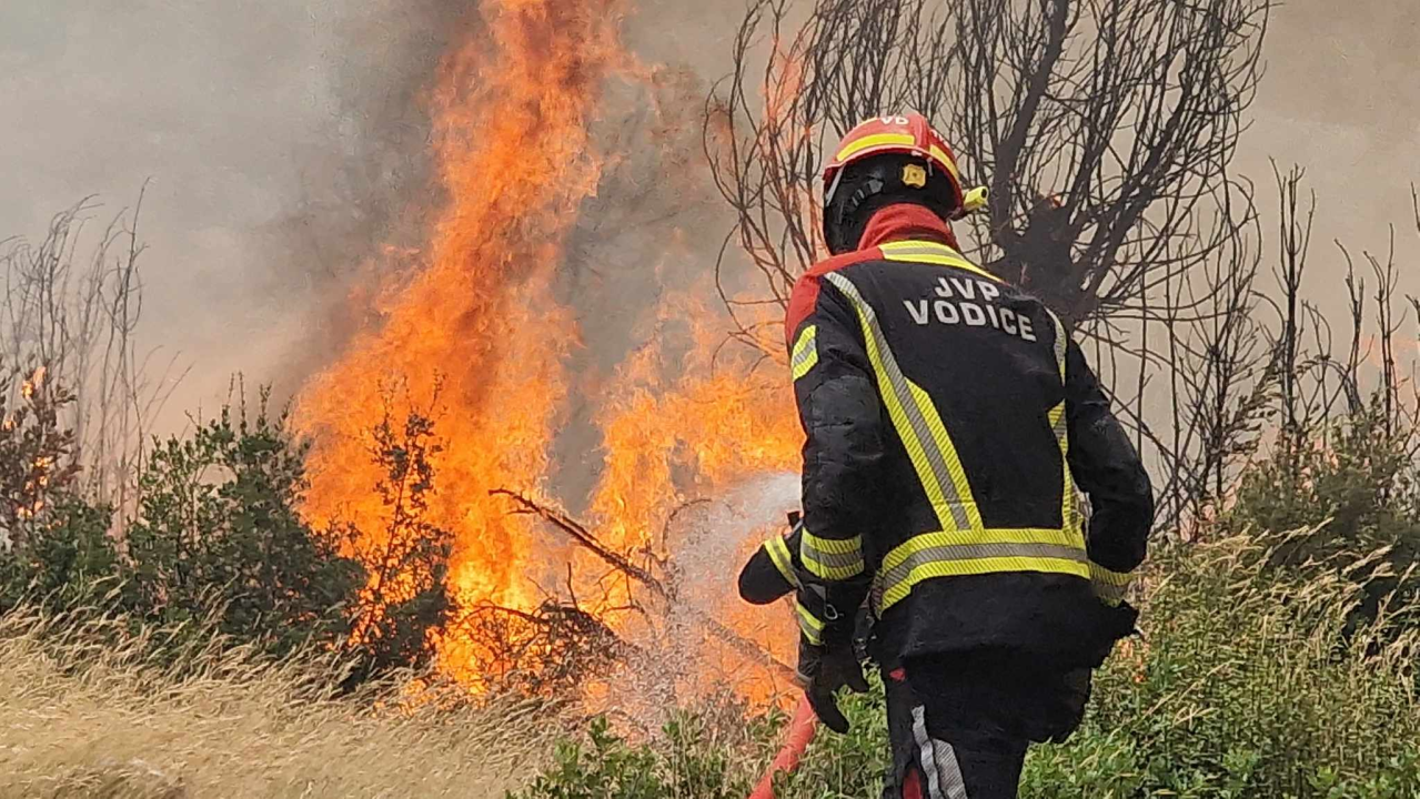 Objekti nisu ugroženi, vatrogasci ostaju na terenu cijelu noć