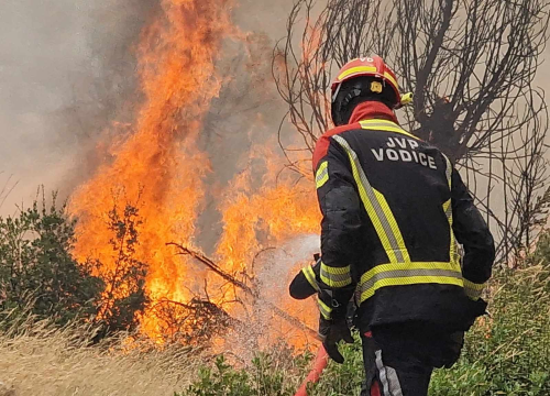 Fotografija 17 - Objekti nisu ugroženi, vatrogasci ostaju na terenu cijelu noć