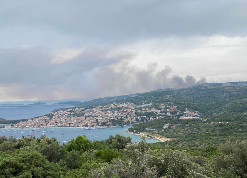 Fotografija 25 - Objekti nisu ugroženi, vatrogasci ostaju na terenu cijelu noć