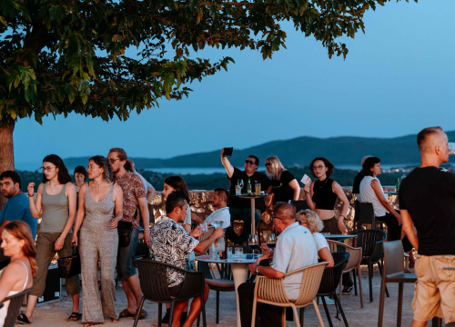 Fotografija 11 - Ljetna večer i vrhunska glazba na Barone Jazz Festivalu: B's FUNstallation oduševili Šibenčane i turiste