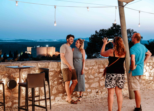 Fotografija 12 - Ljetna večer i vrhunska glazba na Barone Jazz Festivalu: B's FUNstallation oduševili Šibenčane i turiste