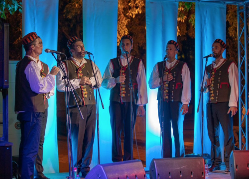 Klapa Bunari i Katica Marinović ovaj tjedan u vodičkom đardinu