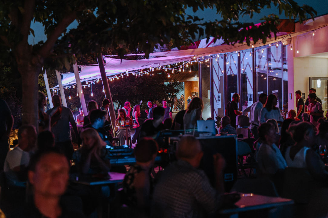 Balkan ZOO i Nina Ćorić na Baroneu: Romske pjesme u world music izričaju i dašak flamenka