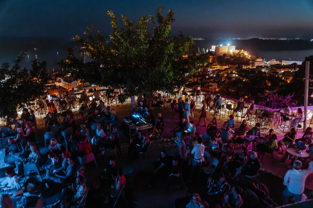 Balkan ZOO i Nina Ćorić na Baroneu: Romske pjesme u world music izričaju i dašak flamenka