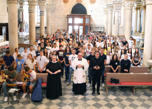 Fotografija 1 - U katedrali održana tradicionalna misa za srednjoškolce