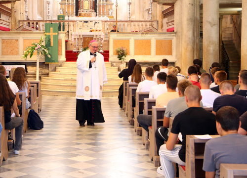 Fotografija 6 - U katedrali održana tradicionalna misa za srednjoškolce