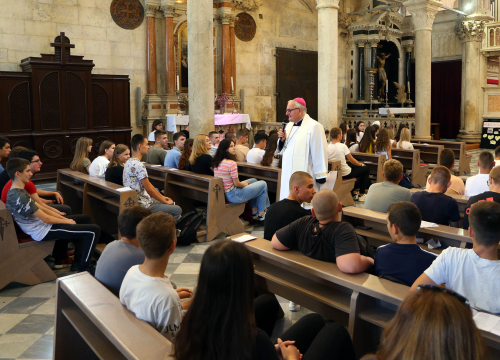 Fotografija 7 - U katedrali održana tradicionalna misa za srednjoškolce