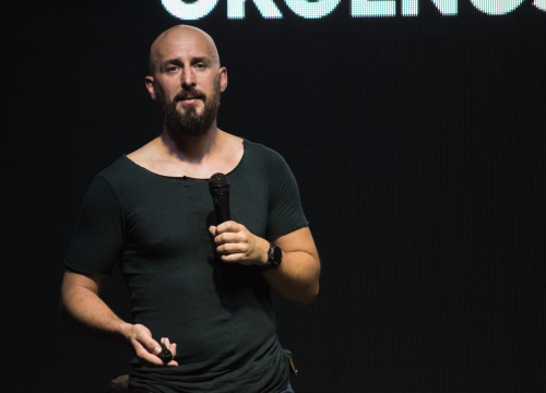 Davor Rostuhar na Marunuši predstavlja putopis 'Ljubav oko svijeta'