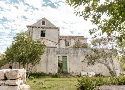 Fotografija 4 - Rankulin je bio obrtnik, advokat, vođa pučke bune, predmet tračeva, brata mu je objesilo: U 16. stoljeću postavio je svoj grb na palači na Zlarinu