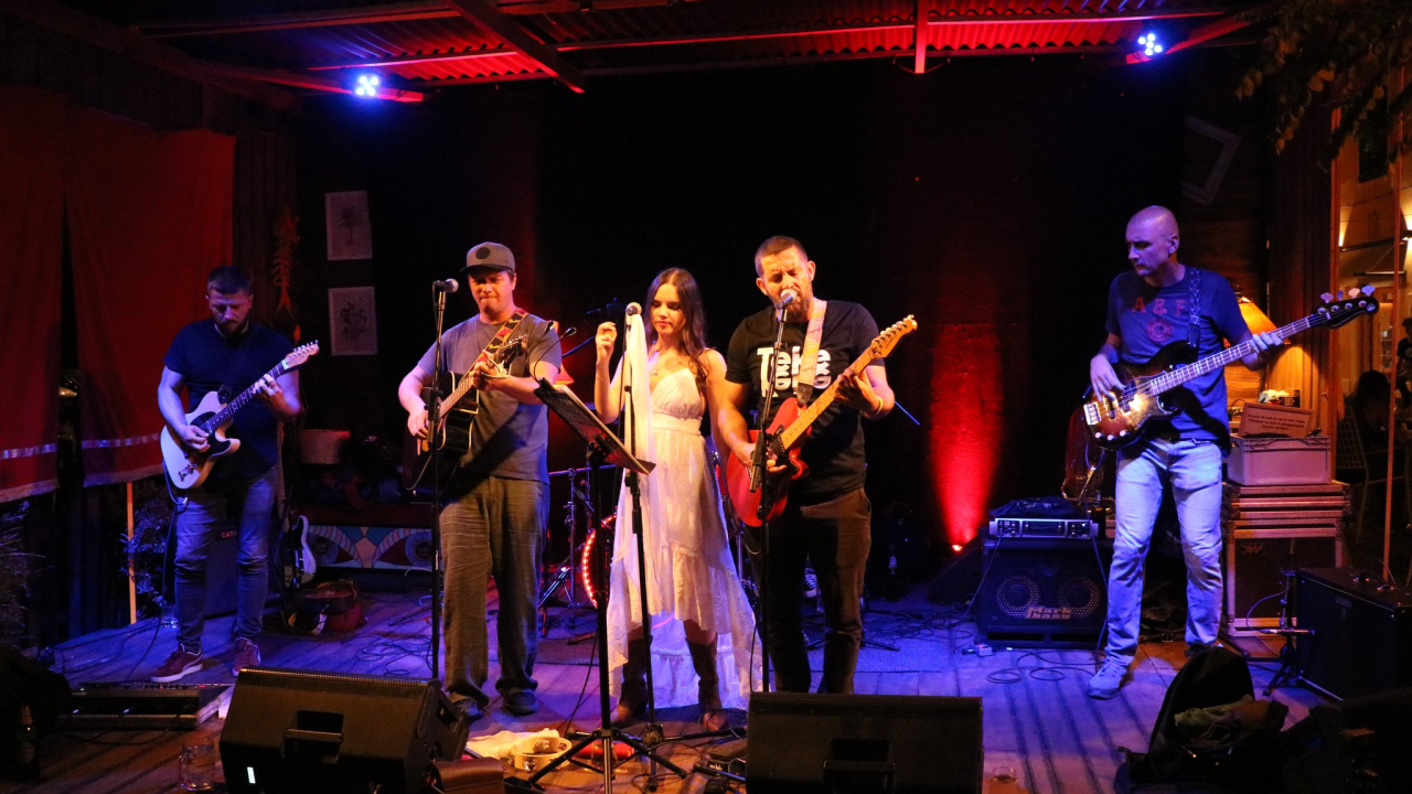 Počinje vrhunski program u Pubu 022: Oktoberest, koncerti i Urbana kviz liga!