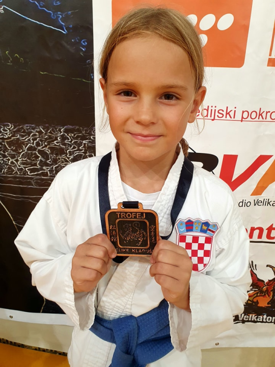 KK Okit Vodice opet najbolji: Iz Velike Kladuše se vratili sa 11 zlatnih medalja, tri srebrene i četiri brončane