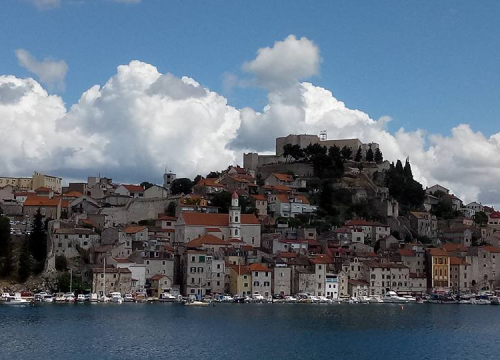 Šibenik je crkveno spomenut i prije 'prvog spomena' 1066. godine