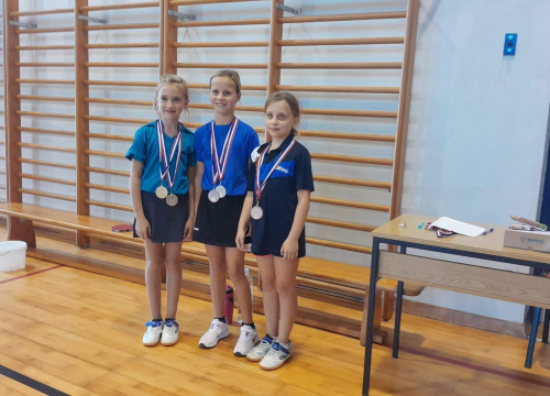 Fotografija 4 - Dobar uspjeh malih šibenskih stolnotenisača u Veloj Luci