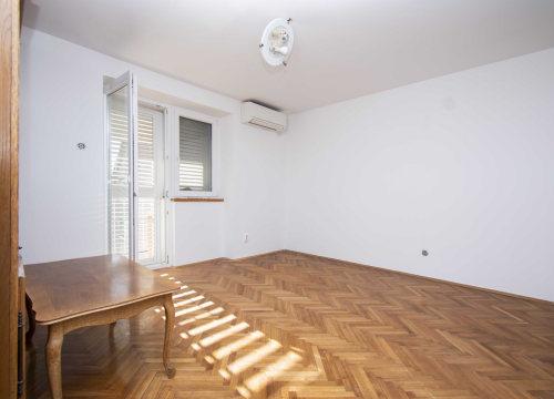 Fotografija 7 - Prodaje se prostran stan u centru grada s parkingom!