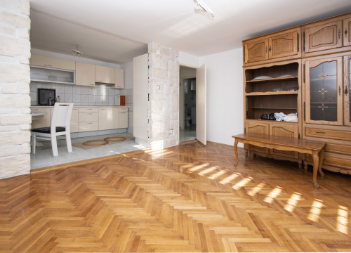 Fotografija 10 - Prodaje se prostran stan u centru grada s parkingom!