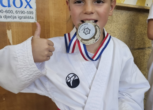 Fotografija 21 - Vodički karataši na međunarodnom turniru osvojili 35 medalja