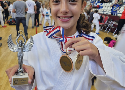 Fotografija 4 - Vodički karataši na međunarodnom turniru osvojili 35 medalja