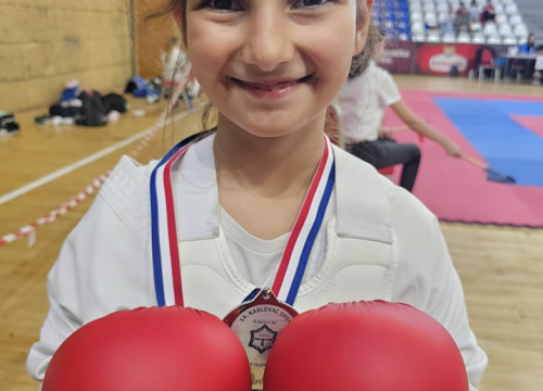 Fotografija 2 - Vodički karataši na međunarodnom turniru osvojili 35 medalja