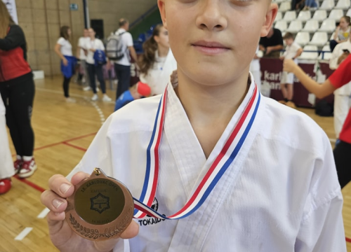 Fotografija 4 - U Pirovac stiže novih sedam medalja sa karate turnira