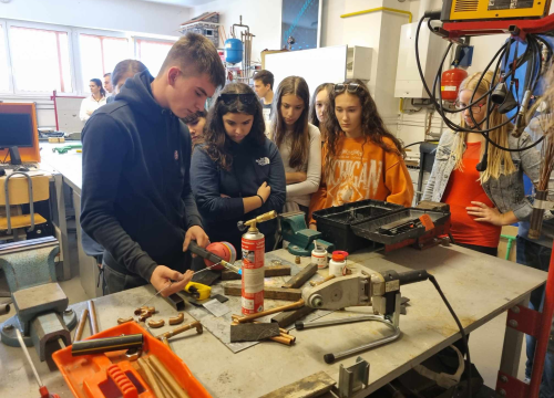 Fotografija 2 - 'Dan otvorenih vrata' u Industrijsko-obrtničkoj školi: 'Učenici mogu vidjeti kako se radi u našim radionicama'