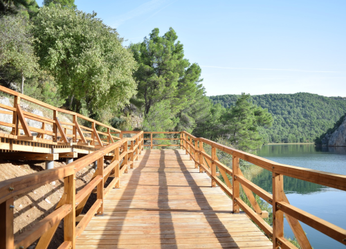 Završeni radovi na uređenju pješačke staze ispod Skradinskog mosta