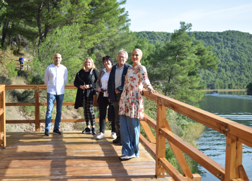 Fotografija 10 - Završeni radovi na uređenju pješačke staze ispod Skradinskog mosta