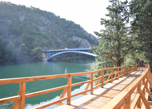 Fotografija 4 - Završeni radovi na uređenju pješačke staze ispod Skradinskog mosta