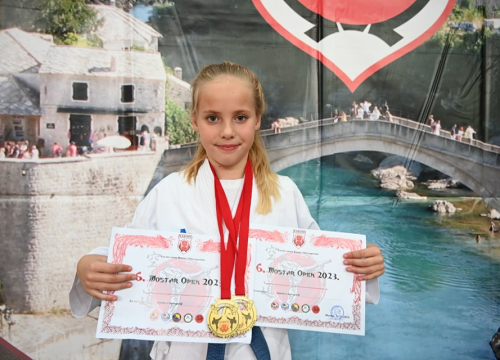 Fotografija 6 - Članovi Karate kluba 'Okit Vodice' sudjelovali na 6. 'Mostar Openu' i osvojili 12 medalja