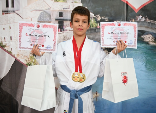 Fotografija 4 - Članovi Karate kluba 'Okit Vodice' sudjelovali na 6. 'Mostar Openu' i osvojili 12 medalja