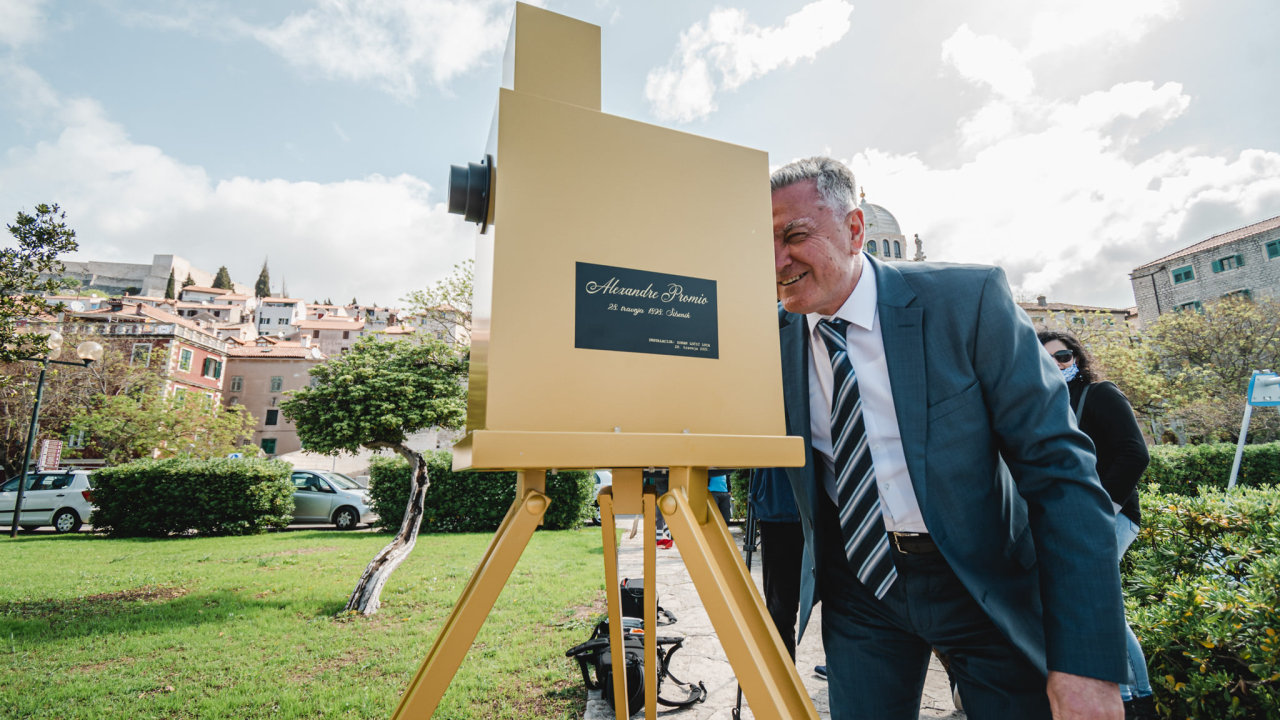 Umjetna inteligencija dozvala se umjetnoj pameti, a prirodna inteligencija izigrala građane