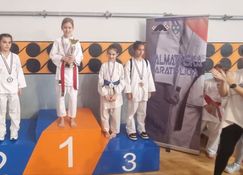 Fotografija 4 - Završno kolo Dalmatinske karate lige: Čak 25 medalja za Karate klub Šibenik 1066