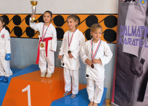Fotografija 9 - Završno kolo Dalmatinske karate lige: Čak 25 medalja za Karate klub Šibenik 1066