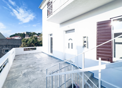 Fotografija 1 - Prodaje se kompletno renoviran dvosoban stan na odličnoj lokaciji!