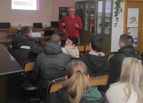 U Kninu održana panel rasprava na temu Digitalna iscrpljenost i ukradena pažnja