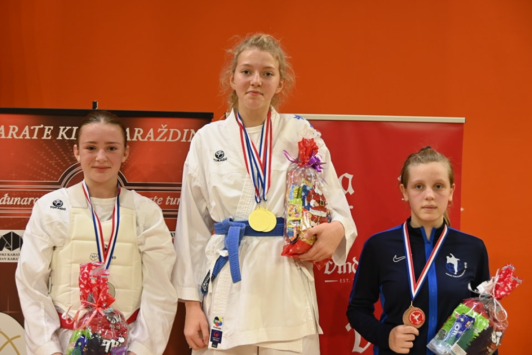 Članovi Karate kluba Okit Vodice na međunarodnom turniru osvojili deset zlata, pet srebra i pet bronci