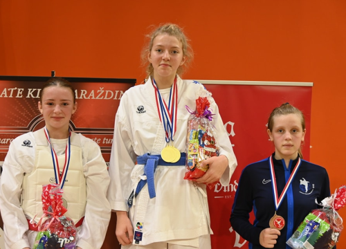 Članovi Karate kluba Okit Vodice na međunarodnom turniru osvojili deset zlata, pet srebra i pet bronci