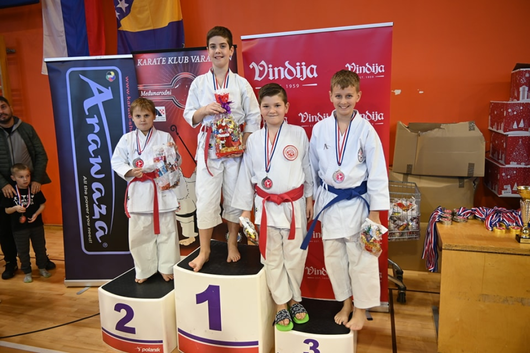 Članovi Karate kluba Okit Vodice na međunarodnom turniru osvojili deset zlata, pet srebra i pet bronci
