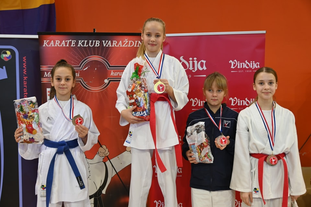 Članovi Karate kluba Okit Vodice na međunarodnom turniru osvojili deset zlata, pet srebra i pet bronci