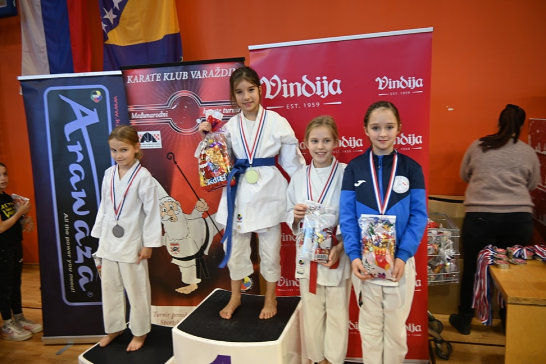 Članovi Karate kluba Okit Vodice na međunarodnom turniru osvojili deset zlata, pet srebra i pet bronci