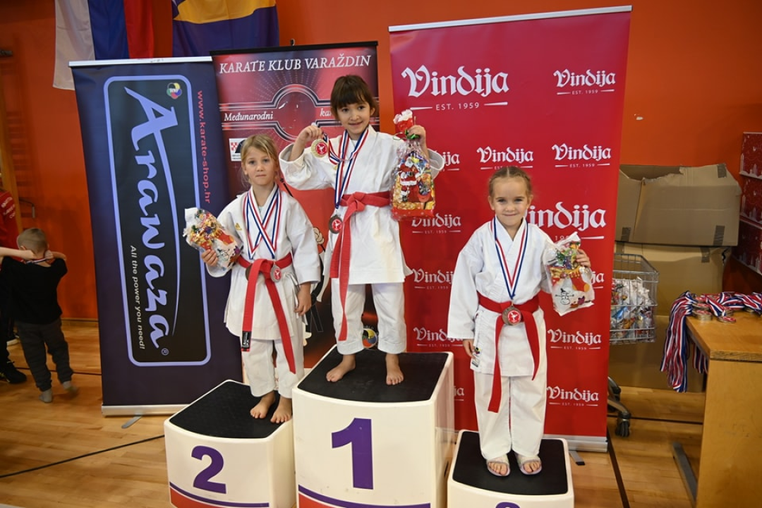 Članovi Karate kluba Okit Vodice na međunarodnom turniru osvojili deset zlata, pet srebra i pet bronci