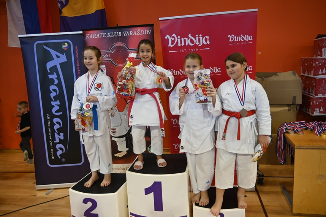 Članovi Karate kluba Okit Vodice na međunarodnom turniru osvojili deset zlata, pet srebra i pet bronci