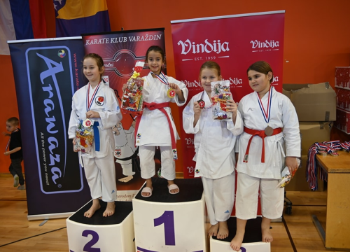 Fotografija 12 - Članovi Karate kluba Okit Vodice na međunarodnom turniru osvojili deset zlata, pet srebra i pet bronci