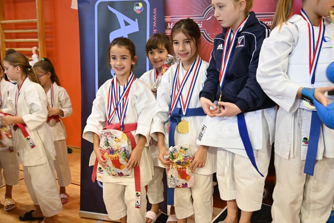 Članovi Karate kluba Okit Vodice na međunarodnom turniru osvojili deset zlata, pet srebra i pet bronci