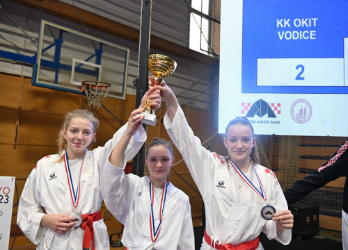 Fotografija 2 - Vodičke karatašice Elin, Gabrijela i Ela viceprvakinje Hrvatske