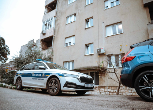 Fotografija 7 - Rano jutros pucnjava na Baldekinu u Ulici Petra Preradovića na križanju s Triglavskom: 'Nije ovo prvi put da prave probleme'