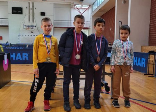 Fotografija 5 - Mladi šibenski stolnotenisači ‘projurili’ otokom Pagom