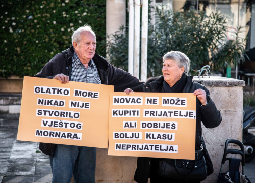 Fotografija 5 - Kaprijani ne odustaju, prosvjedovali ispred gradske uprave: 'Postali smo otok-slučaj radi par usijanih glava'