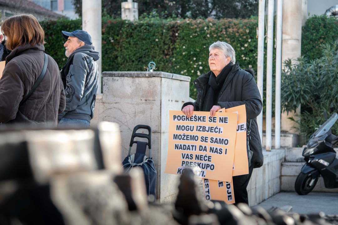 Kaprijani ne odustaju, prosvjedovali ispred gradske uprave: 'Postali smo otok-slučaj radi par usijanih glava'