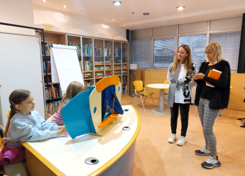 Fotografija 8 - Knjižničarka Marina Šimić jedna je od onih zbog kojih je šibenska Knjižnica djeci ugodno mjesto za učenje i igru